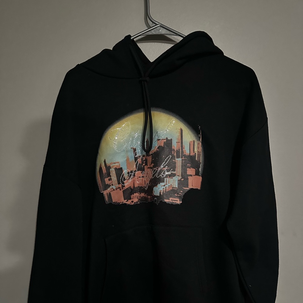 City of angels rhinestone hoodie
Small Oversize small
Worn once
